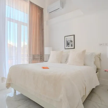 La Corte Dei Mille Luxury 4* Neapel